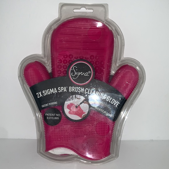 Sigma 2x Brush Cleaning Glove - Picture 3 of 10